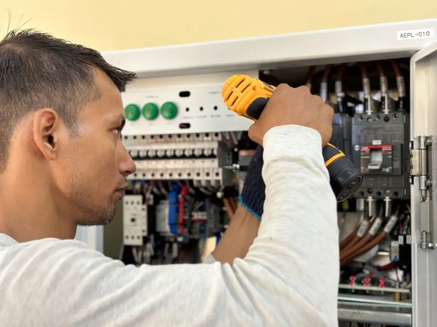 Electrical Repair San Luis Pros technician on site